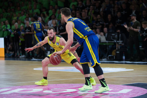 而詹姆斯所 而詹姆斯所