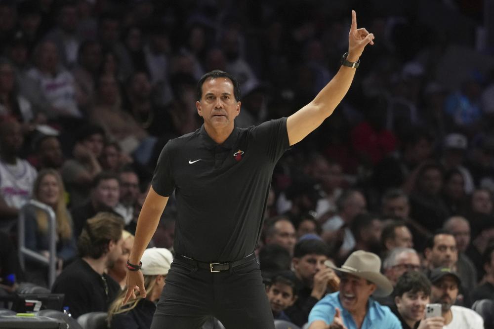 出任右后卫 出任右后卫